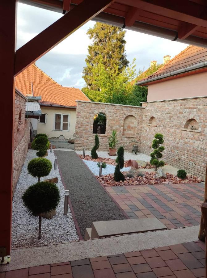 Buebaj Vendeghaz Hotel Eger Exterior photo